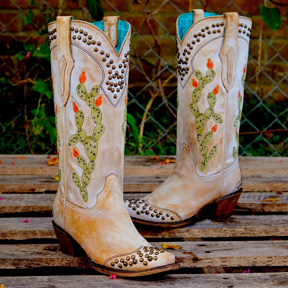 Corral boots